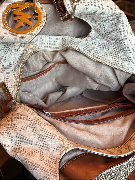 Michael Kors Cream Logo Shoulder Bag with Gold Hardware - Picture 2 of 4